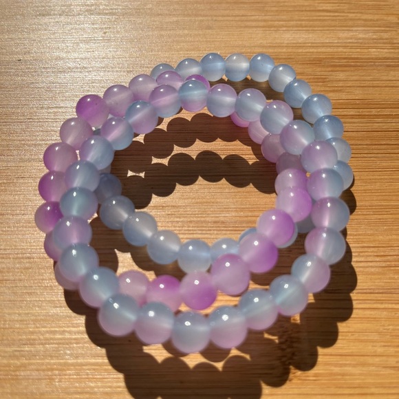 Hand Crafted Lavender and Light Blue Beaded Stretch Bracelet Set - Picture 7 of 9